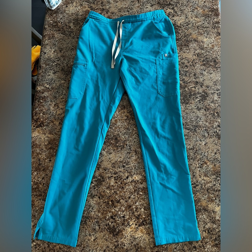 Medium tall Figs skinny leg